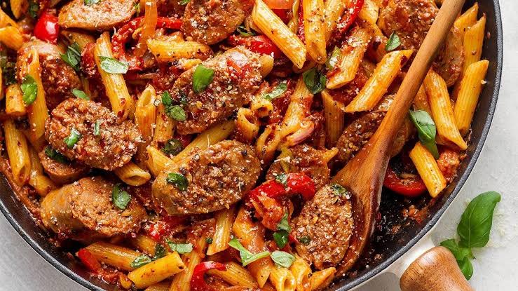 المكرونة بالسجق